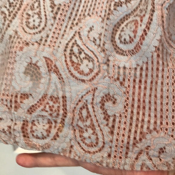 AGNES ORINDA open lace/paisley print top with tie - Picture 3 of 6